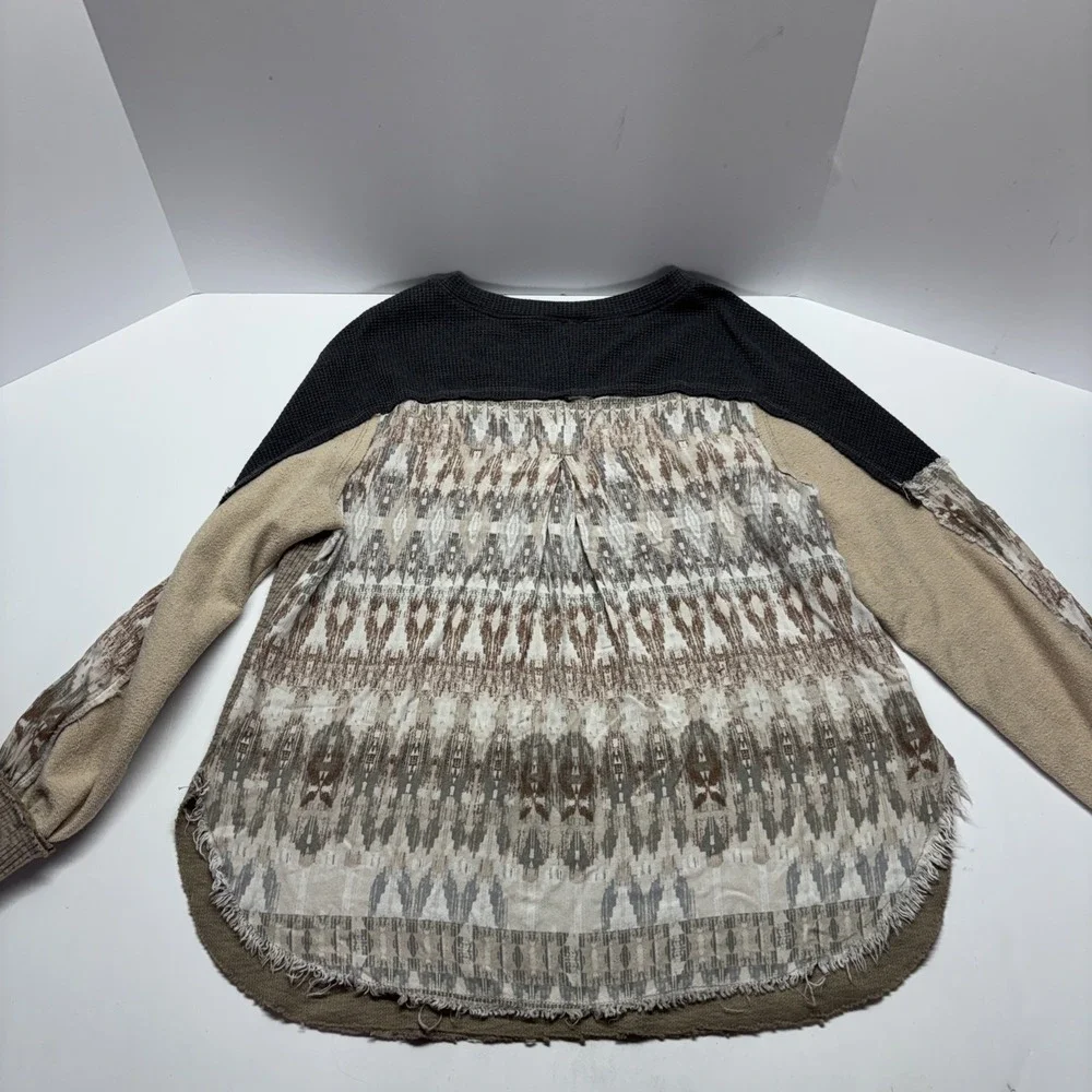 BKE Thermal Style Distressed Top With patch work Sleeves Sm‎